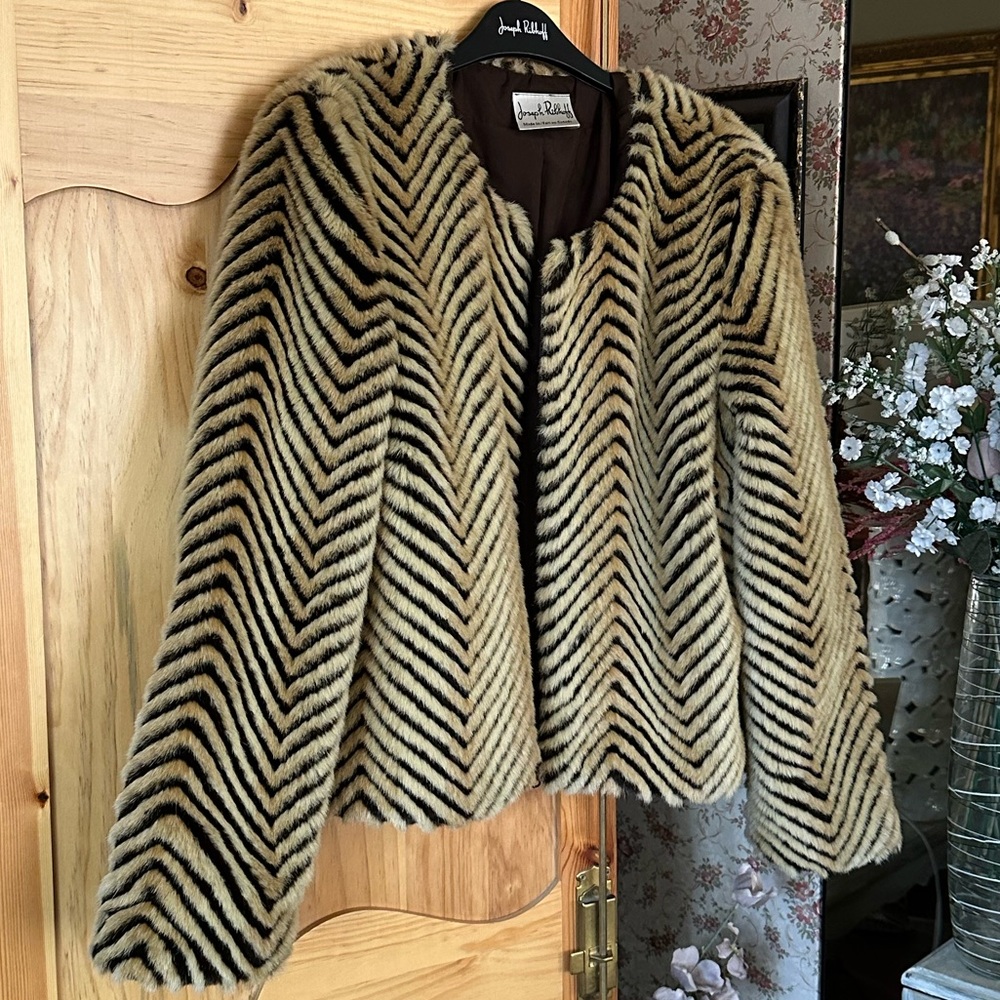 Joseph Ribcoff plush faux fur zippered jacket, size M, sleeve 23”, length 22”